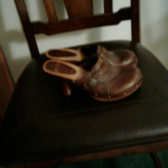 Shoes - Picture 2 of 4